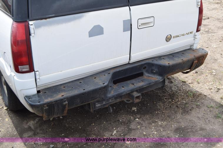 image for item J6663 2000 Cadillac Escalade SUV