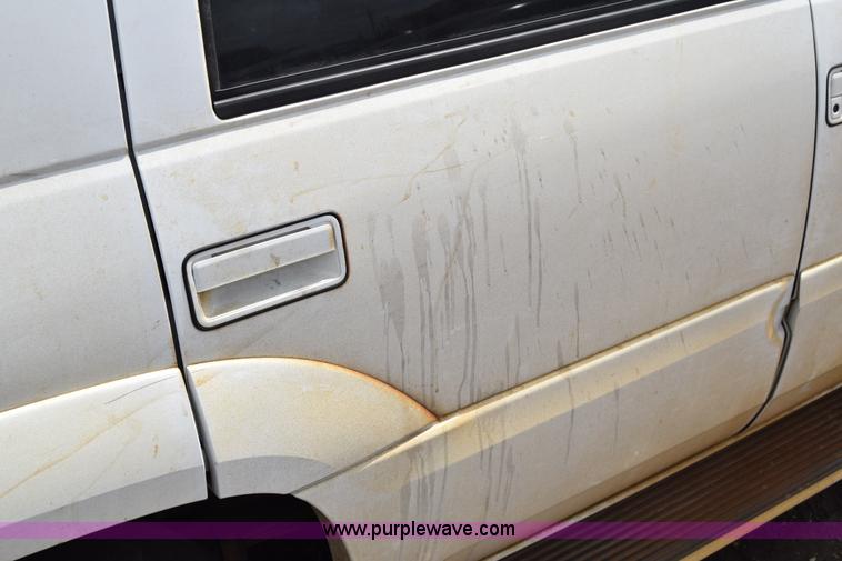 image for item J6663 2000 Cadillac Escalade SUV