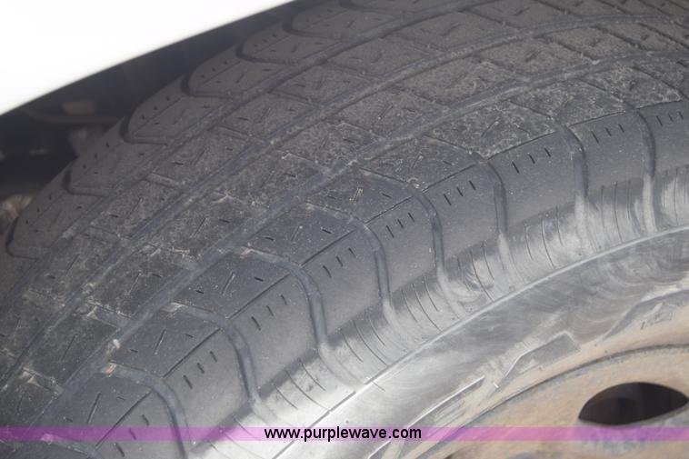 image for item J6663 2000 Cadillac Escalade SUV