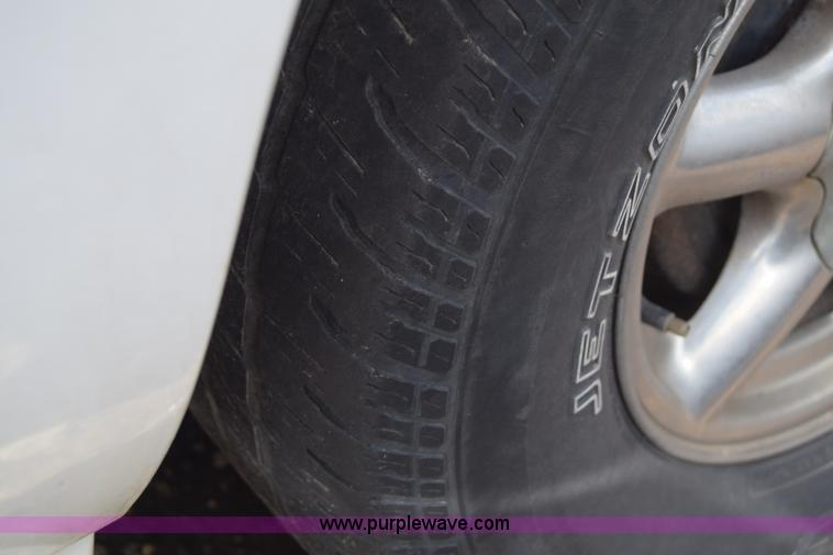 image for item J6663 2000 Cadillac Escalade SUV