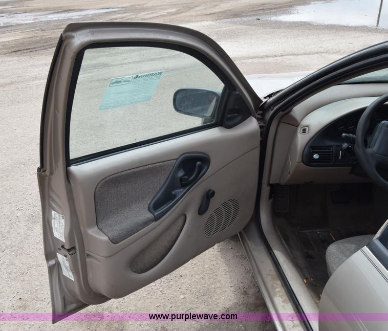 image for item J6664 2002 Chevrolet Cavalier