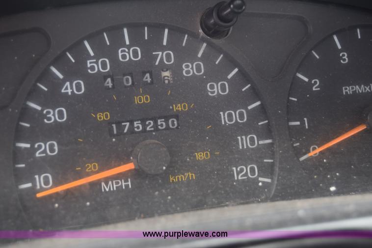 image for item J6668 1997 Ford Thunderbird LX