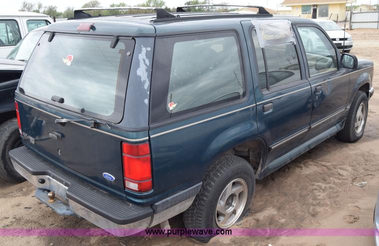 image for item J6669 1994 Ford Explorer XLT SUV