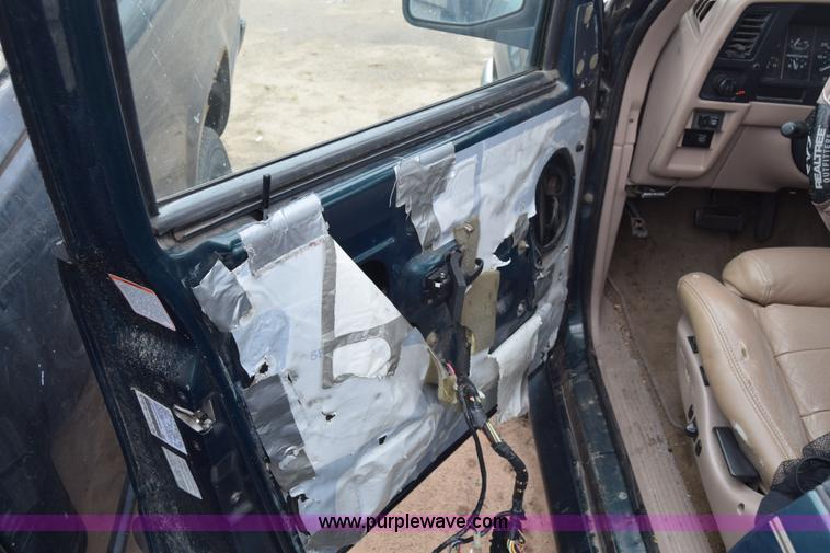 image for item J6669 1994 Ford Explorer XLT SUV