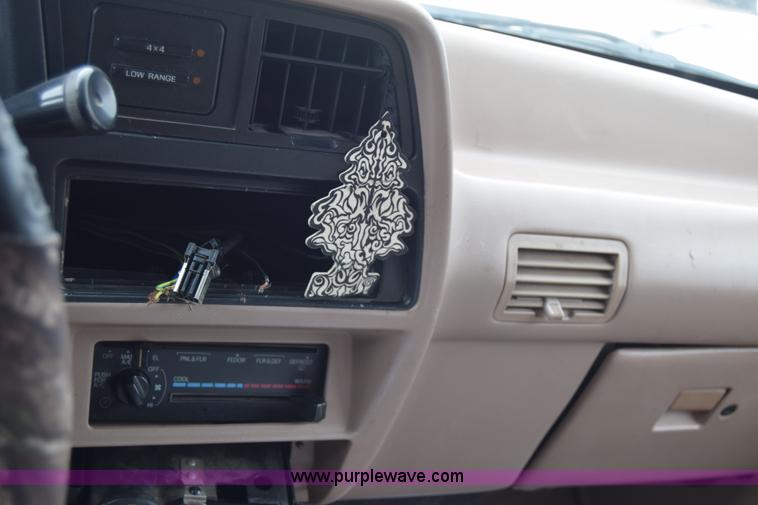 image for item J6669 1994 Ford Explorer XLT SUV