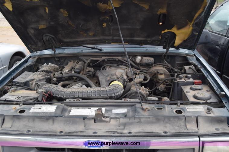 image for item J6669 1994 Ford Explorer XLT SUV