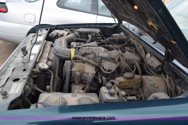 image for item J6669 1994 Ford Explorer XLT SUV