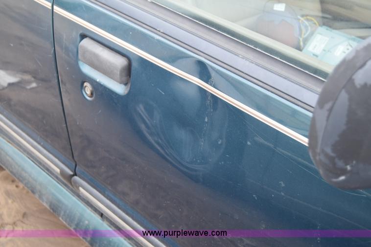image for item J6669 1994 Ford Explorer XLT SUV