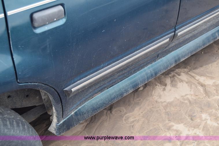 image for item J6669 1994 Ford Explorer XLT SUV