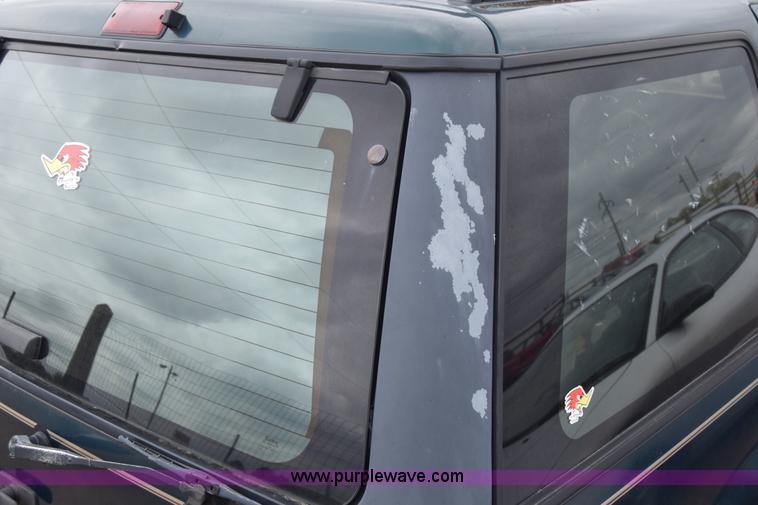 image for item J6669 1994 Ford Explorer XLT SUV