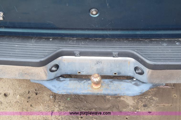 image for item J6669 1994 Ford Explorer XLT SUV