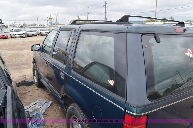 image for item J6669 1994 Ford Explorer XLT SUV