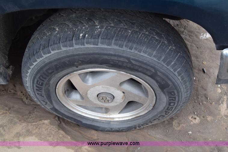 image for item J6669 1994 Ford Explorer XLT SUV