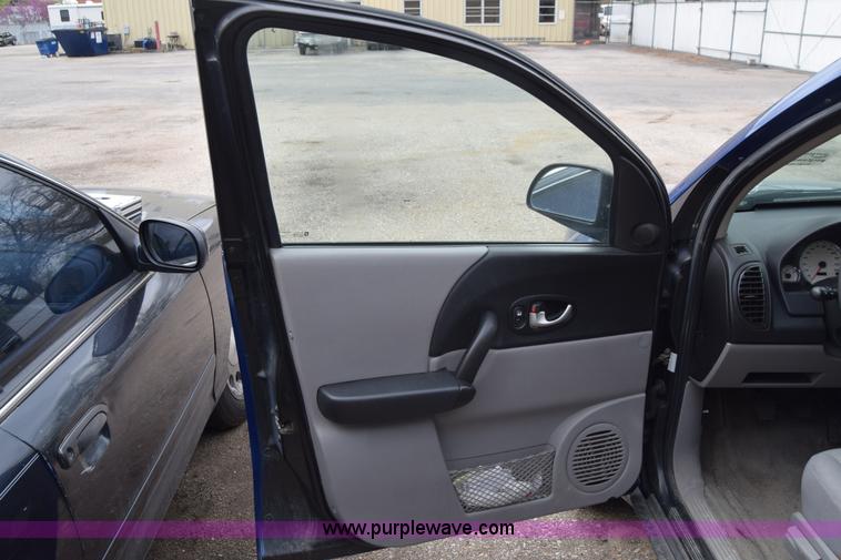image for item J6674 2005 Saturn Vue SUV
