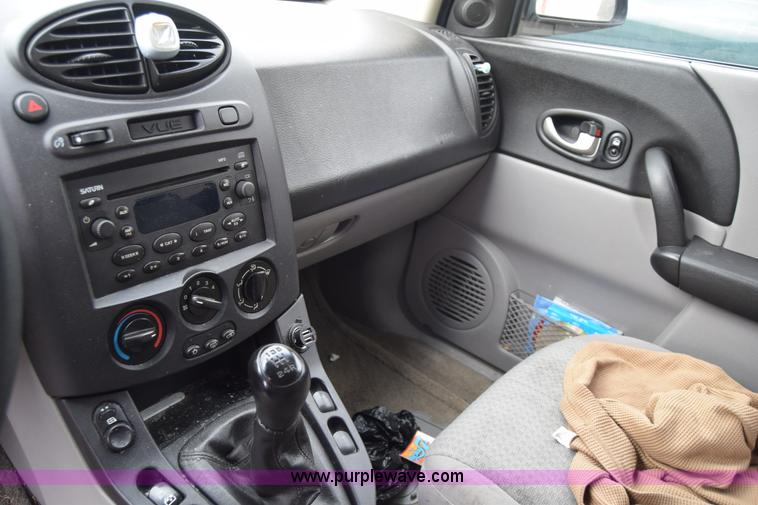 image for item J6674 2005 Saturn Vue SUV