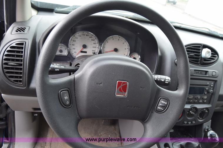 image for item J6674 2005 Saturn Vue SUV