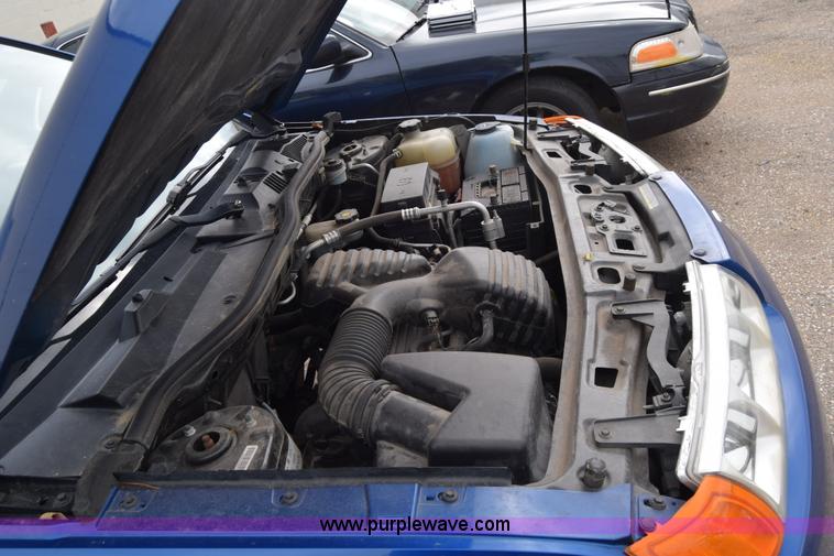 image for item J6674 2005 Saturn Vue SUV