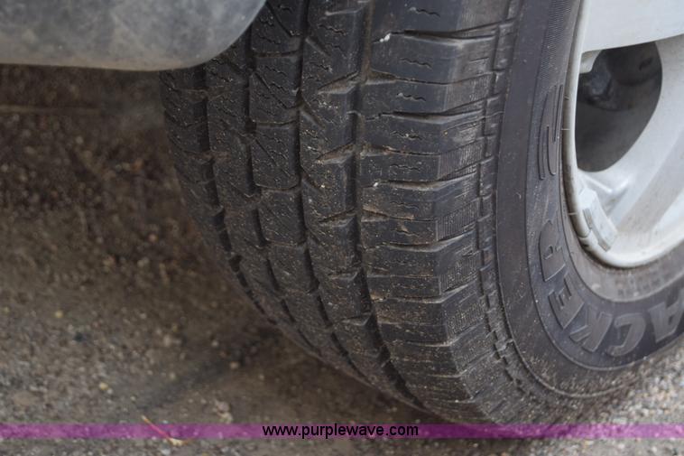 image for item J6674 2005 Saturn Vue SUV