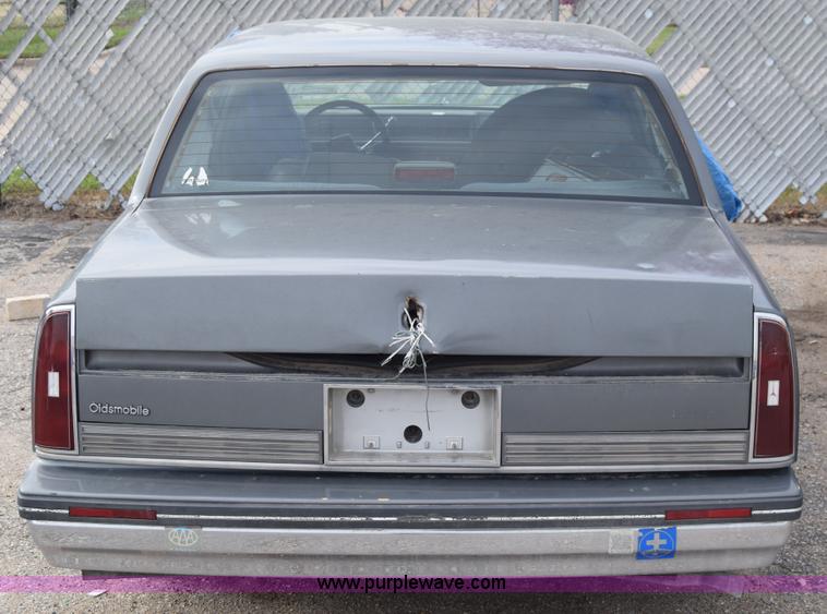 image for item J6677 1987 Oldsmobile Ninety Eight Regency