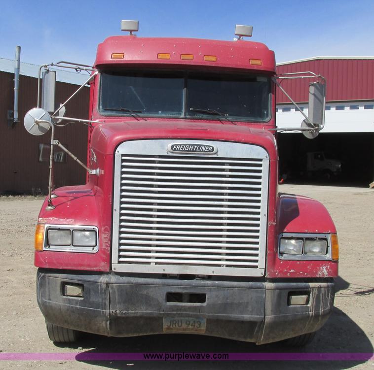 image for item A8781 1997 Freightliner FLD semi truck