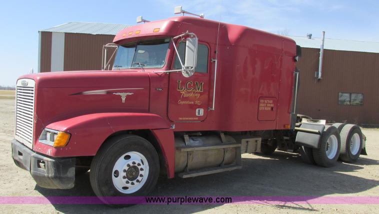 image for item A8781 1997 Freightliner FLD semi truck