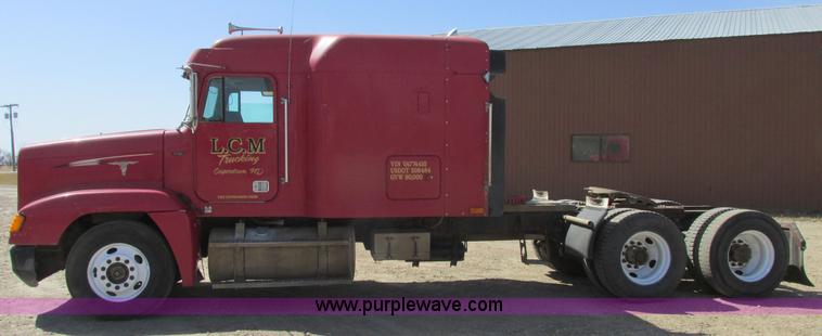 image for item A8781 1997 Freightliner FLD semi truck