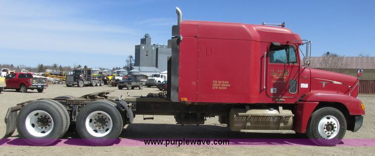 image for item A8781 1997 Freightliner FLD semi truck