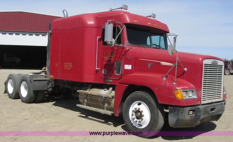 image for item A8781 1997 Freightliner FLD semi truck