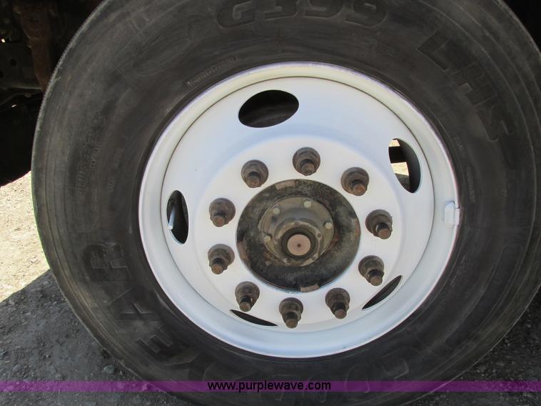 image for item A8781 1997 Freightliner FLD semi truck