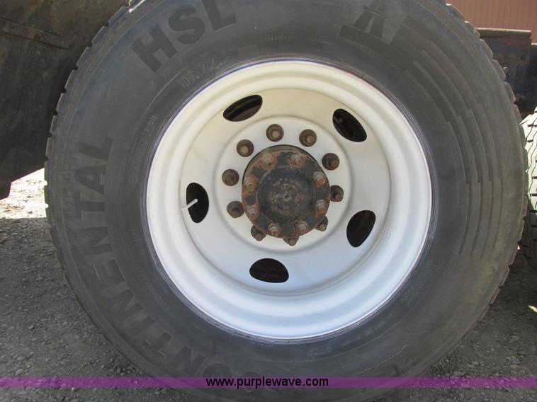 image for item A8781 1997 Freightliner FLD semi truck