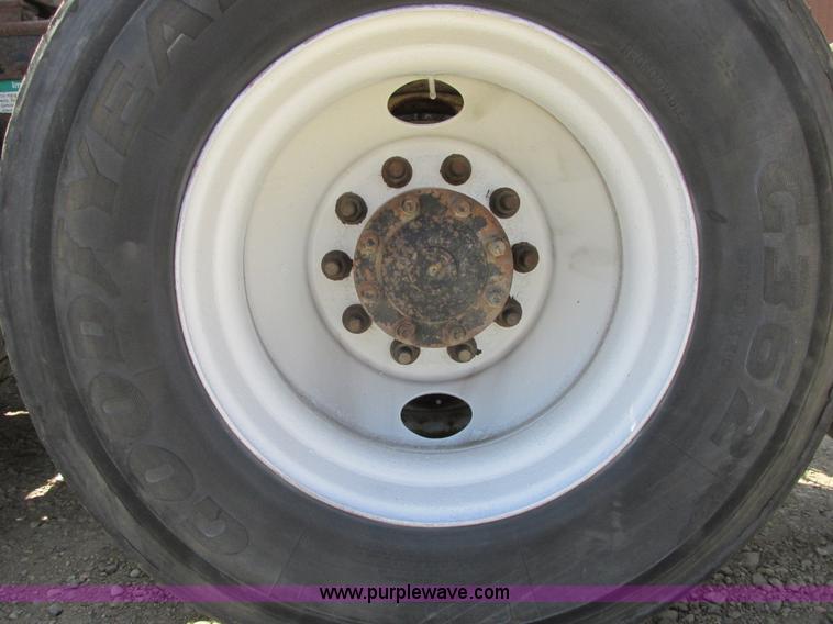 image for item A8781 1997 Freightliner FLD semi truck