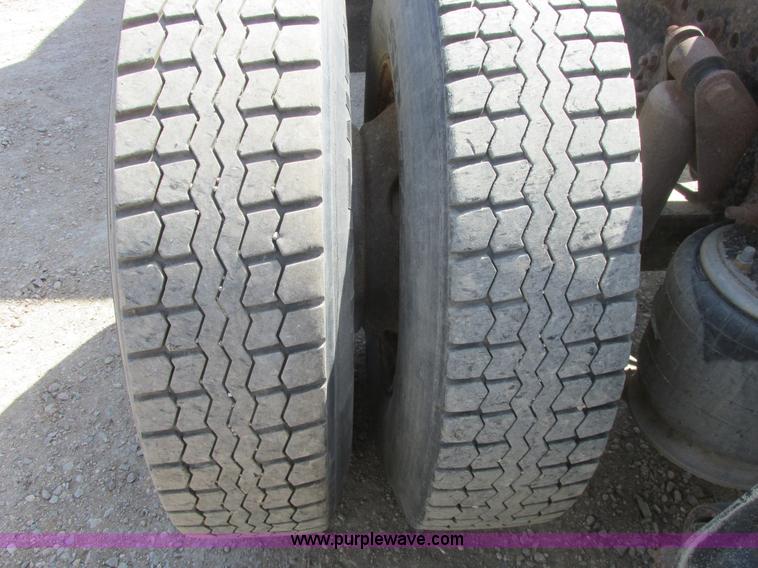 image for item A8781 1997 Freightliner FLD semi truck