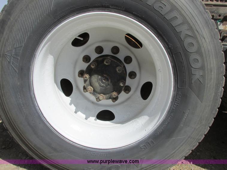 image for item A8781 1997 Freightliner FLD semi truck