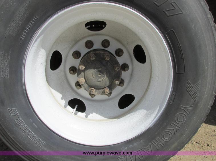 image for item A8781 1997 Freightliner FLD semi truck