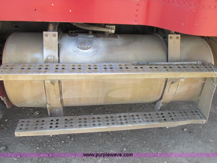 image for item A8781 1997 Freightliner FLD semi truck