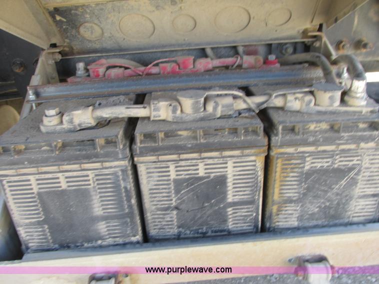 image for item A8781 1997 Freightliner FLD semi truck