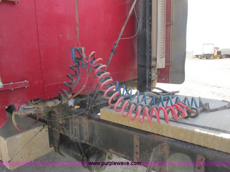 image for item A8781 1997 Freightliner FLD semi truck