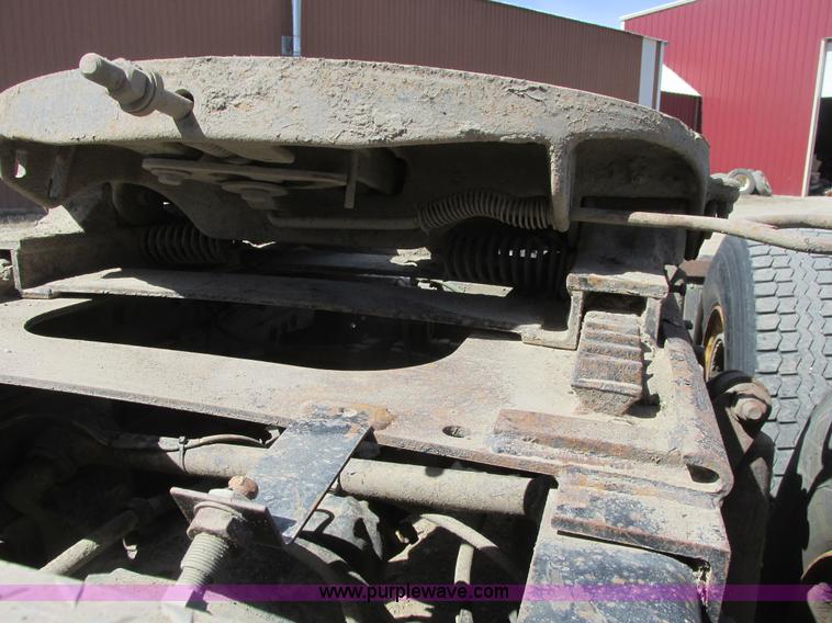 image for item A8781 1997 Freightliner FLD semi truck