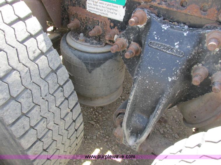 image for item A8781 1997 Freightliner FLD semi truck