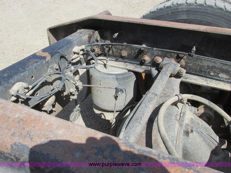 image for item A8781 1997 Freightliner FLD semi truck