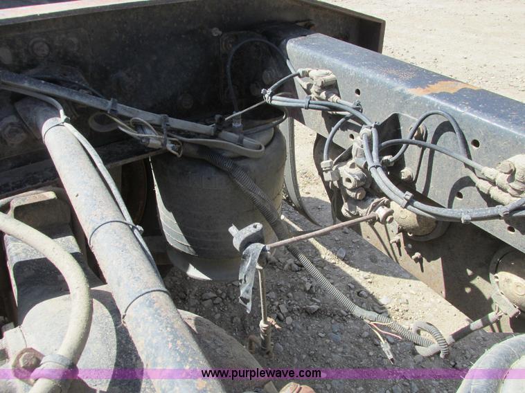 image for item A8781 1997 Freightliner FLD semi truck