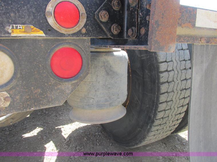 image for item A8781 1997 Freightliner FLD semi truck