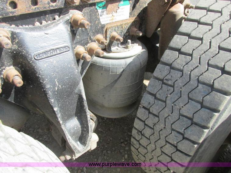 image for item A8781 1997 Freightliner FLD semi truck