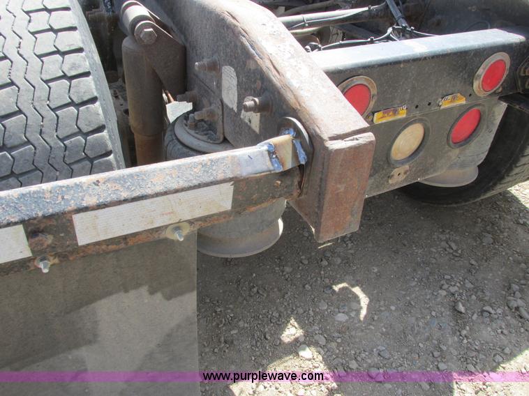 image for item A8781 1997 Freightliner FLD semi truck