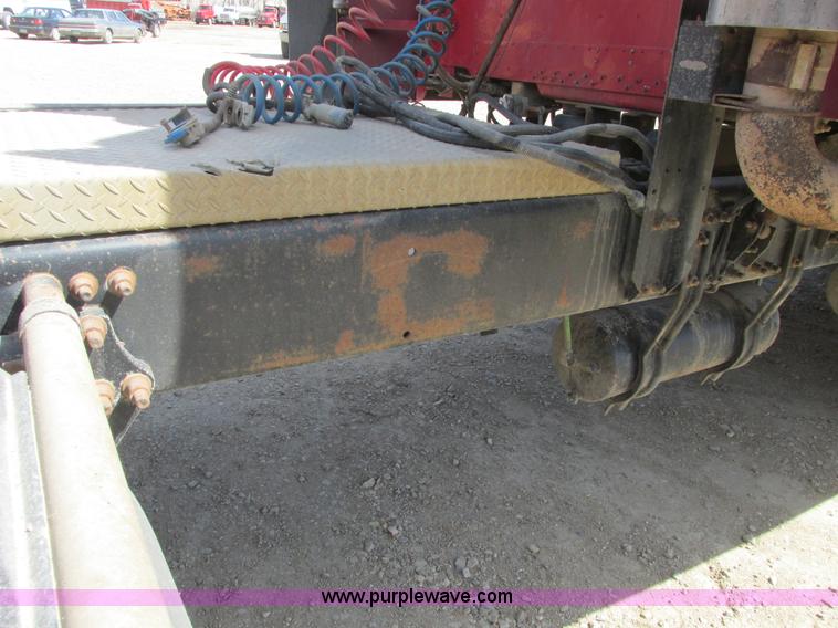 image for item A8781 1997 Freightliner FLD semi truck