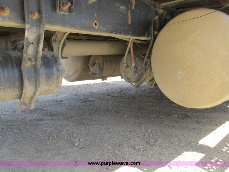 image for item A8781 1997 Freightliner FLD semi truck