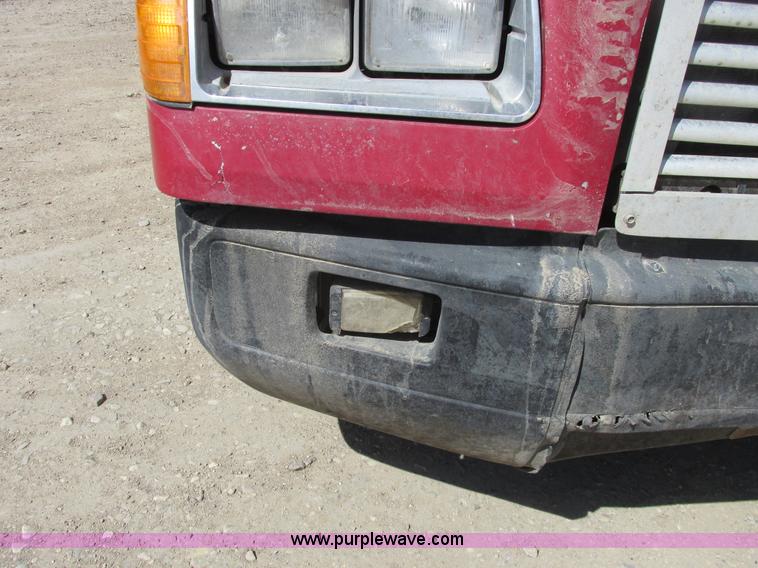 image for item A8781 1997 Freightliner FLD semi truck