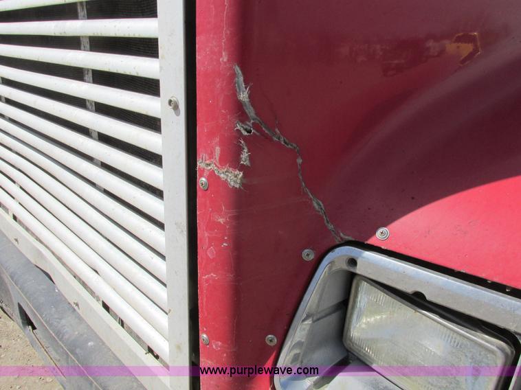 image for item A8781 1997 Freightliner FLD semi truck