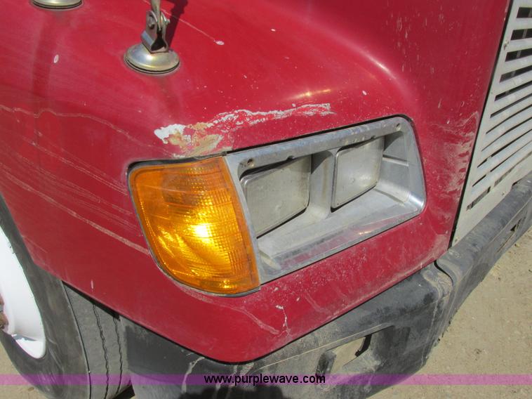 image for item A8781 1997 Freightliner FLD semi truck