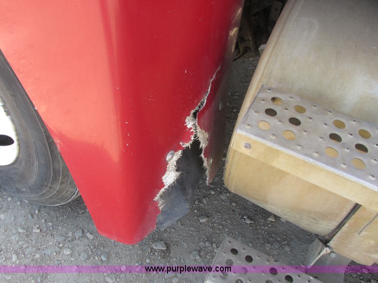 image for item A8781 1997 Freightliner FLD semi truck